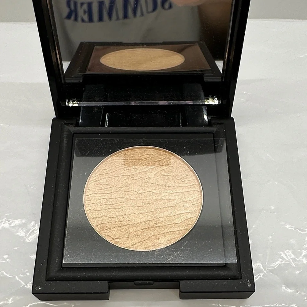 3/$15 🌼 Nomad La Habana Eyeshadow with Green and Tan Box